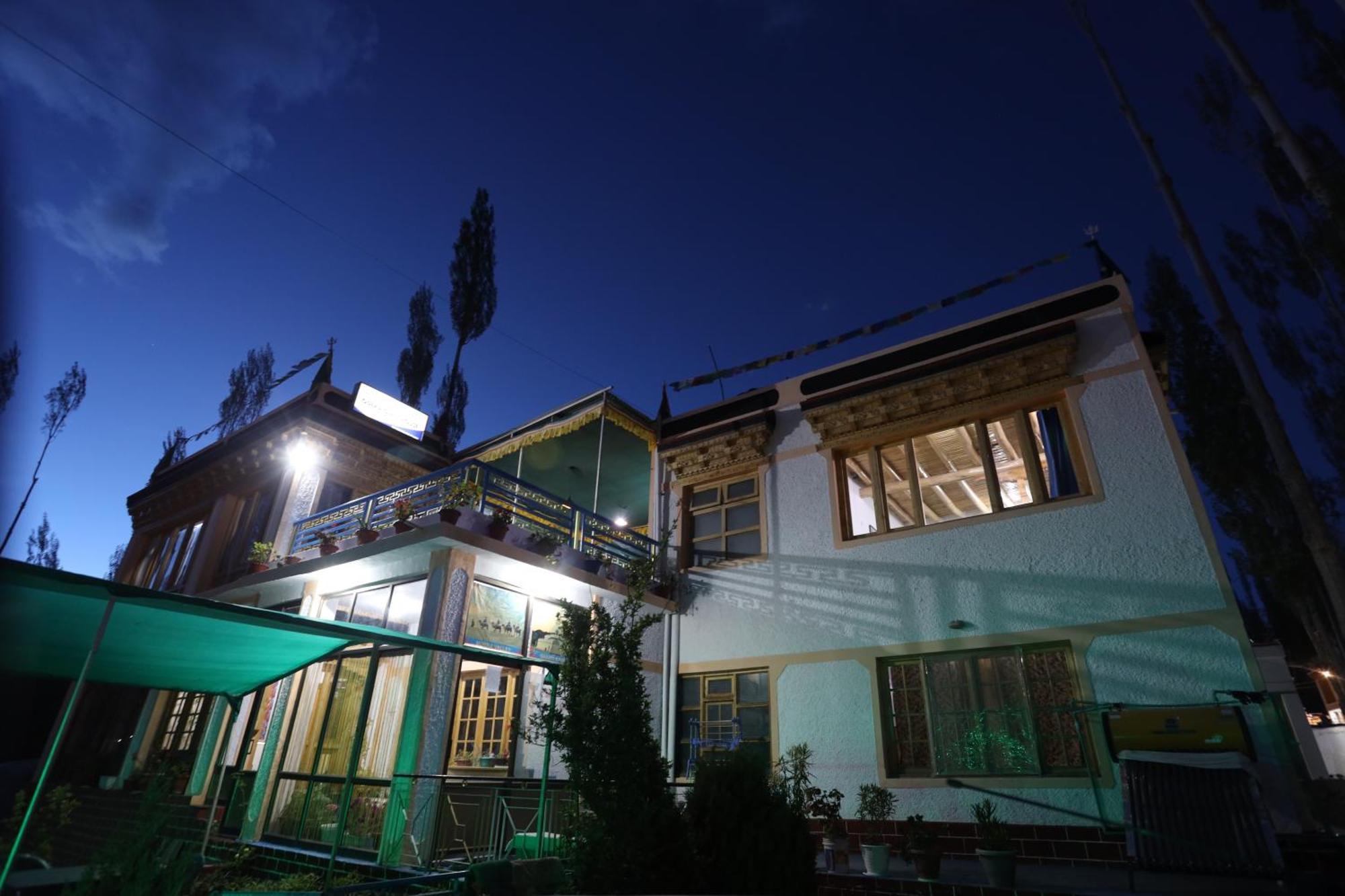 Odbar Guest House Best Guest House At Leh Ladakh ภายนอก รูปภาพ